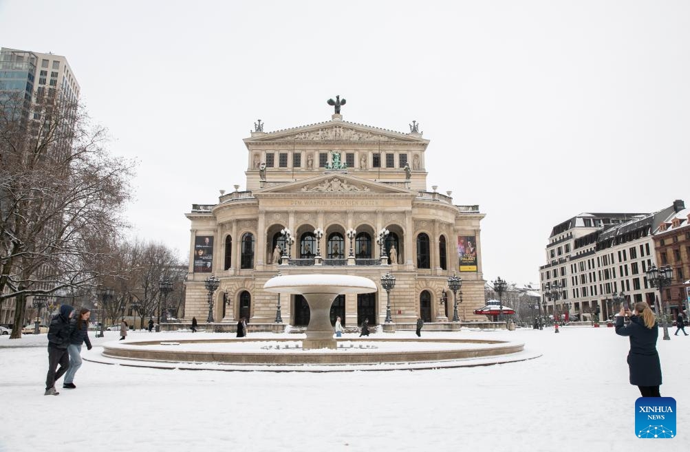 People are seen in front of the Alte Oper in Frankfurt, Germany, Jan. 18, 2024. Snow fell in Frankfurt on Thursday.(Photo: Xinhua)
