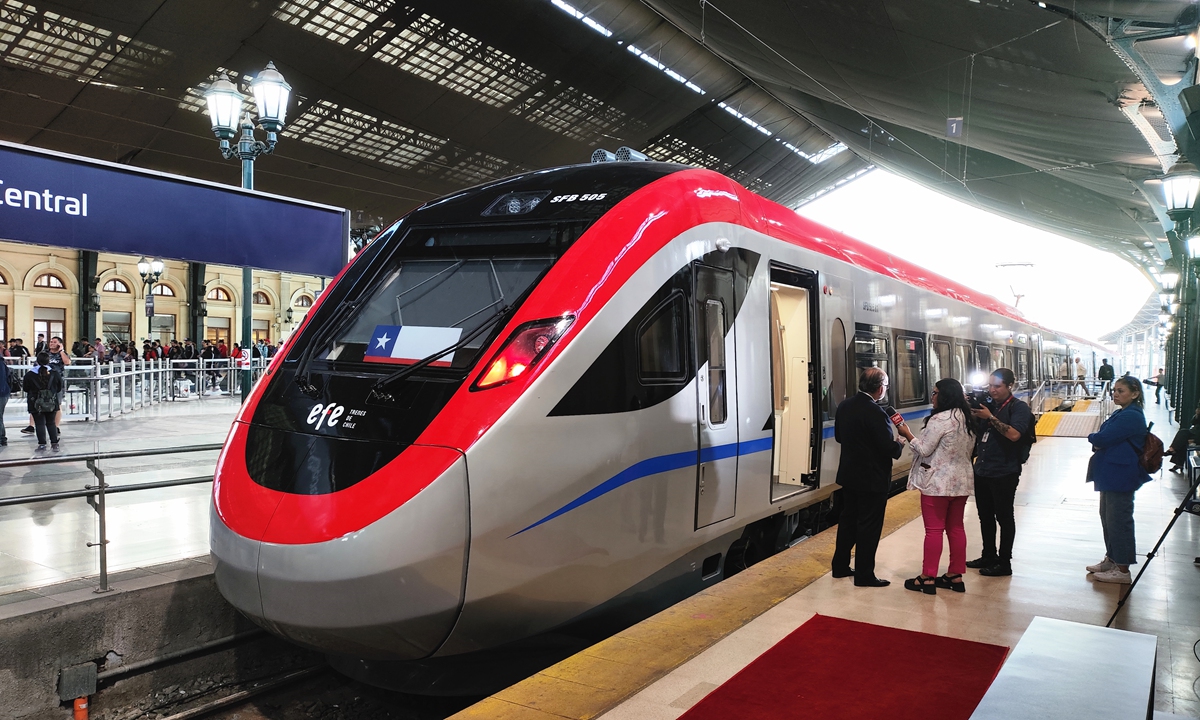 A dual-power train made by CRRC Sifang Co enters service on January 19, 2024 in Chile. Photo: Courtesy of CRRC Sifang Co