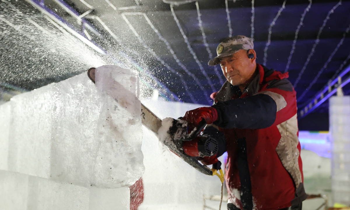An ice sculptor is busy creating ice sculptures at a water park in Yinchuan, Northwest China's Ningxia Hui Autonomous Region ahead of the Chinese New Year, which falls on February 10 this year. Photo: VCG