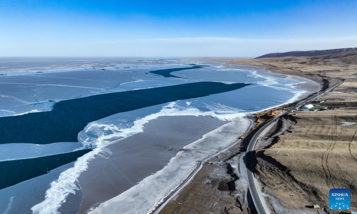 An aerial drone photo taken on Jan 25, 2024 shows a view of the frozen Qinghai Lake, China's largest inland saltwater lake, in northwest China's Qinghai Province. Photo:Xinhua