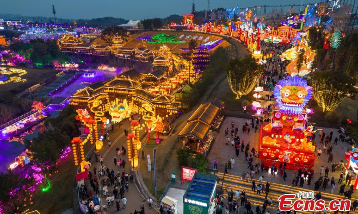 Featured lanterns are illuminated at the 30th Zigong International Dinosaur Lantern Show in southwest China's Sichuan Province, Feb 7, 2024. Photo:China News Service