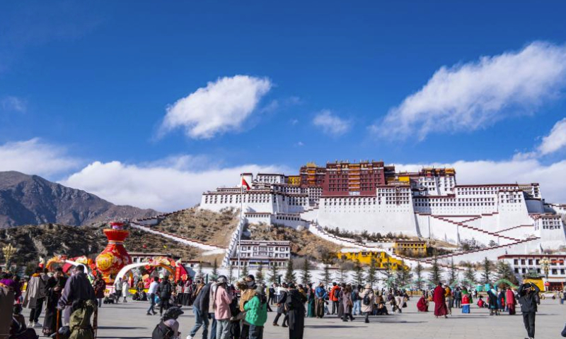 People visit the Potala Palace square in Lhasa, southwest China's Xizang Autonomous Region, Feb. 11, 2024.

Iconic tourist destinations in Xizang, such as Potala Palace, have been open to the public free of charge until March 15 of 2024, as part of the region's winter tourism promotion.

During the winter promotion period, all scenic spots rated above A level in Xizang are open to the public free of charge, except for temple sites. (Xinhua/Sun Fei)