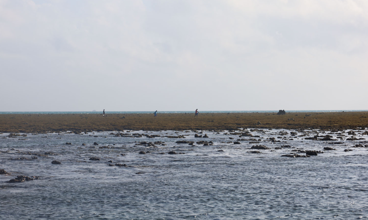 A group of Philippine personnel conduct illegal activities on the reefs of China’s Huangyan Dao on January 12, 2024.