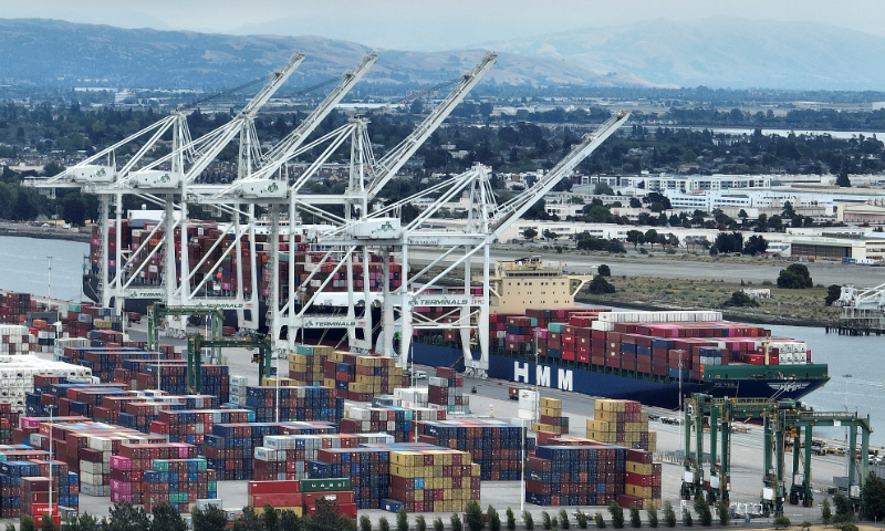 A container ship sits docked at the Port of Oakland on June 7, 2023 in Oakland, California, the US. Photo: VCG