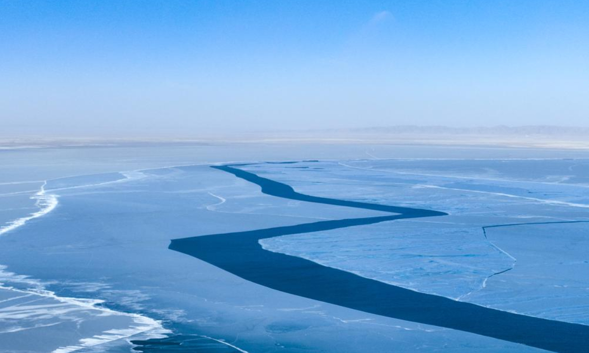 An aerial drone photo taken on Jan 25, 2024 shows a view of the frozen Qinghai Lake, China's largest inland saltwater lake, in northwest China's Qinghai Province. Photo:Xinhua
