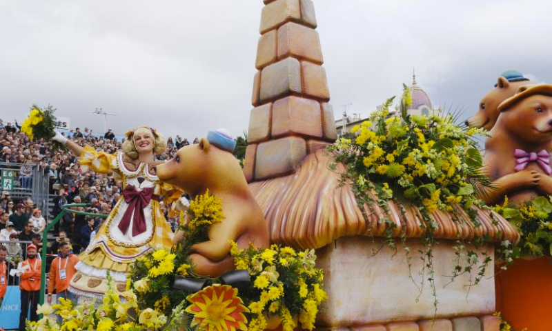 An actress performs during the Battle of the Flowers parade during the 2024 Nice Carnival in Nice, France, March 2, 2024. The 2024 Nice Carnival is held here from Feb. 17 to March 3 with the theme of The King of Pop Culture. (Photo by Serge Haouzi/Xinhua)
