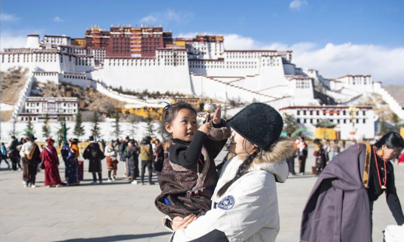 People visit the Potala Palace square in Lhasa, southwest China's Xizang Autonomous Region, Feb. 11, 2024.

Iconic tourist destinations in Xizang, such as Potala Palace, have been open to the public free of charge until March 15 of 2024, as part of the region's winter tourism promotion.

During the winter promotion period, all scenic spots rated above A level in Xizang are open to the public free of charge, except for temple sites. (Xinhua/Sun Ruibo)