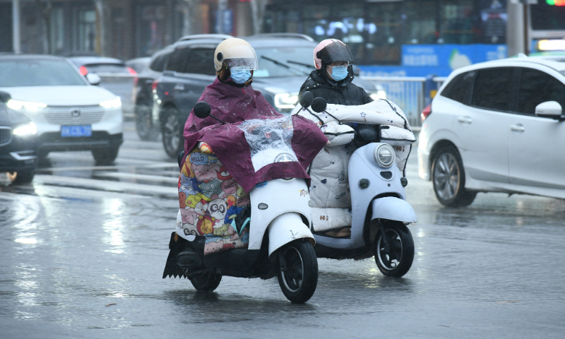 Citizens commute in the sleet on February 20, 2024 in Fuyang city, Anhui Province. Photo: VCG