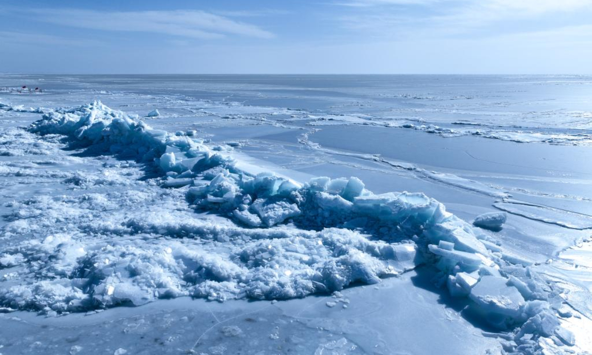 An aerial drone photo taken on Jan 25, 2024 shows a view of the frozen Qinghai Lake, China's largest inland saltwater lake, in northwest China's Qinghai Province. Photo:Xinhua