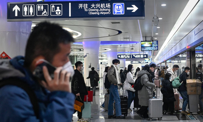 Passengers take a airport express with their luggages at a subway transfer station in Beijing on January 19, 2023. Photo: VCG