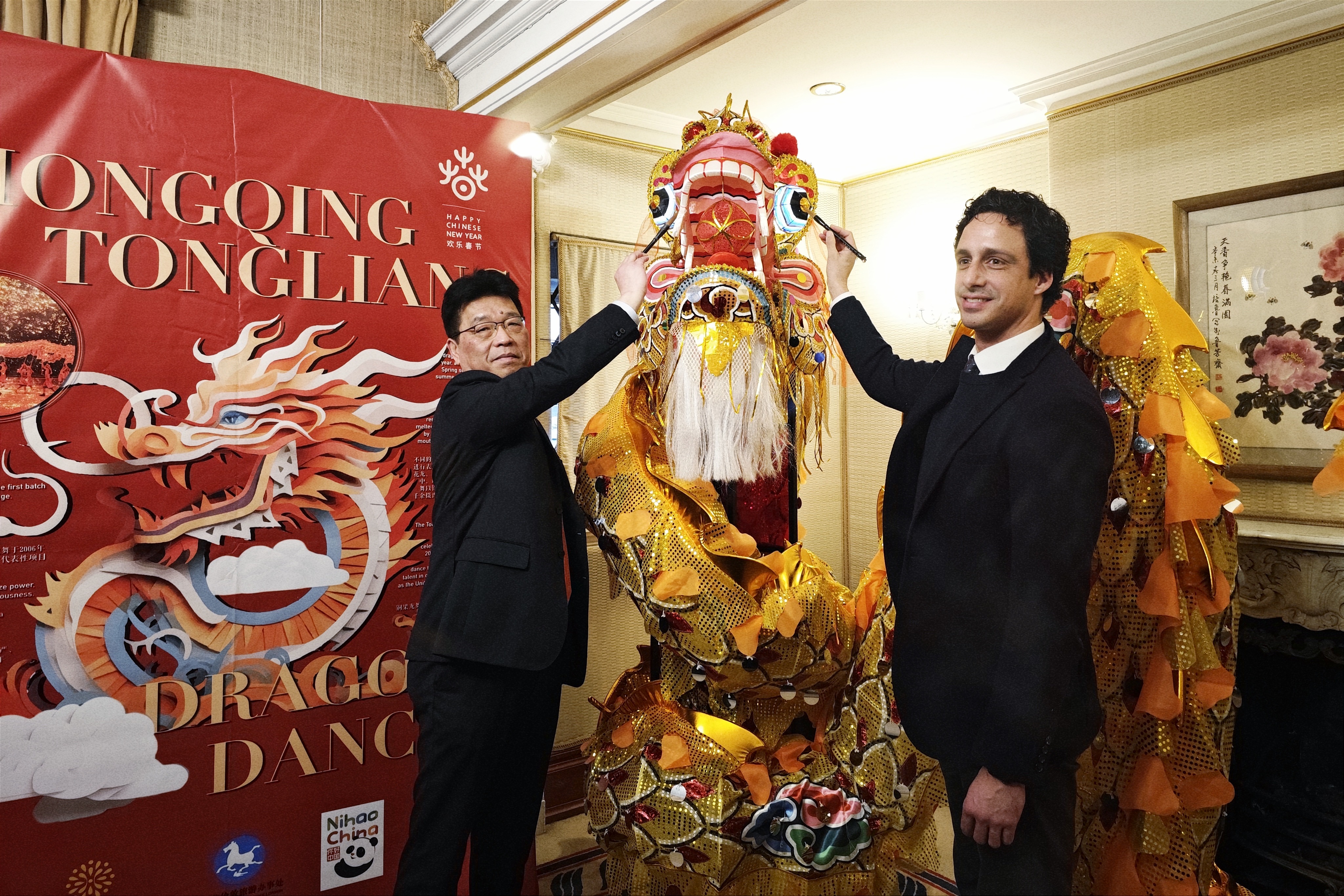 Zhao Fei, minister of China's embassy in the UK, and Paul Milbank, sector lead for culture, arts, heritage and sport with the government of Jersey, dot a dragon's eye during a news conference in London. Photo: Courtesy of Cultural Section of China's Embassy in the UK