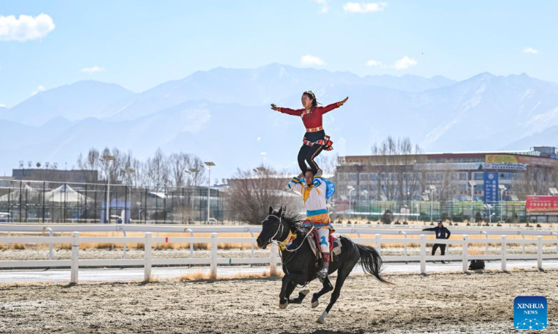Riders perform in Lhasa, southwest China's Xizang Autonomous Region, Feb. 12, 2024. The equestrian team of southwest China's Xizang Autonomous Region staged a thrilling display of traditional horse racing in its capital Lhasa on Monday, the third day of the Tibetan New Year. The riders were dressed in colorful Tibetan clothes and galloped gracefully around the racecourse in the northern suburbs of Lhasa. (Photo: Xinhua)