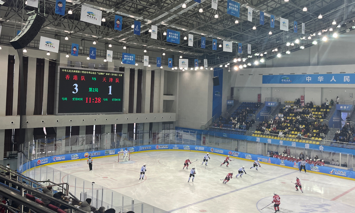 The Hong Kong team competes with the Tianjin team at the ice hockey group match on Sunday in Hulunbuir, North China's Inner Mongolia Autonomous Region. Photo: Li Hang/GT