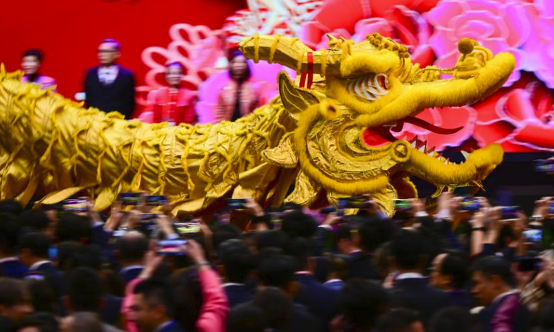 This photo taken on Feb. 16, 2024 shows a dragon dance performance at the Home and Youth Affairs Bureau Spring Reception 2024 in Hong Kong, south China. (Xinhua/Zhu Wei)
