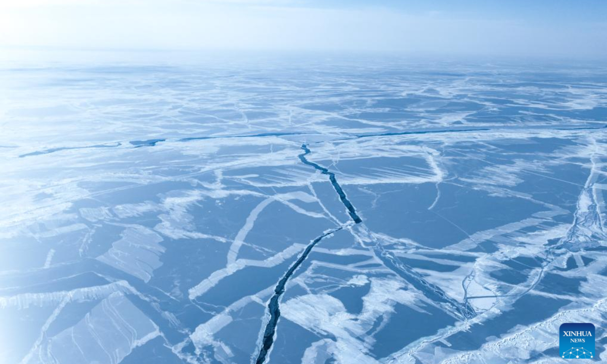 An aerial drone photo taken on Jan 25, 2024 shows a view of the frozen Qinghai Lake, China's largest inland saltwater lake, in northwest China's Qinghai Province. Photo:Xinhua