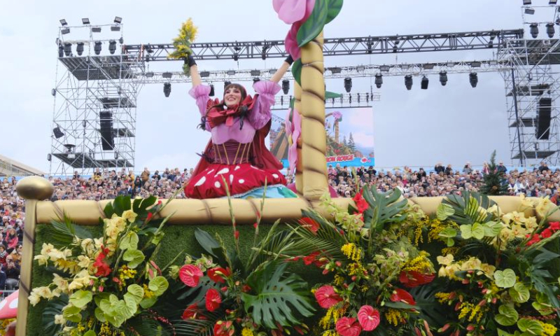 An actress performs during the Battle of the Flowers parade during the 2024 Nice Carnival in Nice, France, March 2, 2024. The 2024 Nice Carnival is held here from Feb. 17 to March 3 with the theme of The King of Pop Culture. (Photo by Serge Haouzi/Xinhua)