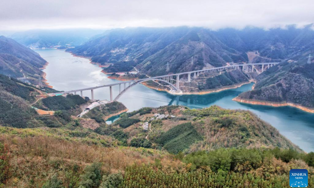 An aerial drone photo taken on Jan 31, 2024 shows the Tian'e Longtan Bridge in south China's Guangxi Zhuang Autonomous Region. Tian'e Longtan Bridge, a steel-reinforced concrete arch bridge over 600 meters long, opened to traffic on Thursday in south China's Guangxi Zhuang Autonomous Region. Photo:Xinhua
