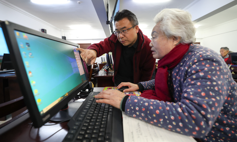 A teacher explains how to use software during a basic computer course at a university for senior residents in Xiangyang, Central China's Hubei Province, on March 4, 2024. The spring session of the university has started, offering dance, yoga, tea art, piano, computer, opera and other courses. Photo: VCG