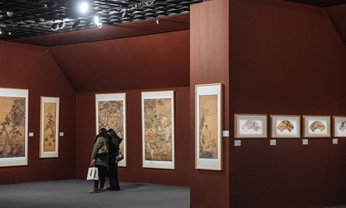 Visitors appreciate artworks on exhibition at the <em>Thematic Exhibition of Comprehensive Collection of Ancient Chinese Paintings</em> held at the Beijing World Art Museum in Beijing, China, on January 22, 2024. 
Photo: Li Hao/GT