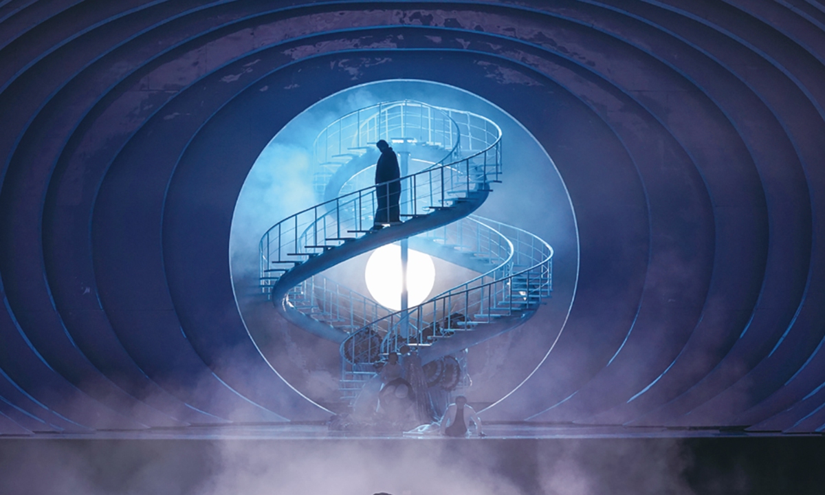 A scene from the opera Roméo et Juliette Photos: Courtesy of the National Centre for the Performing Arts