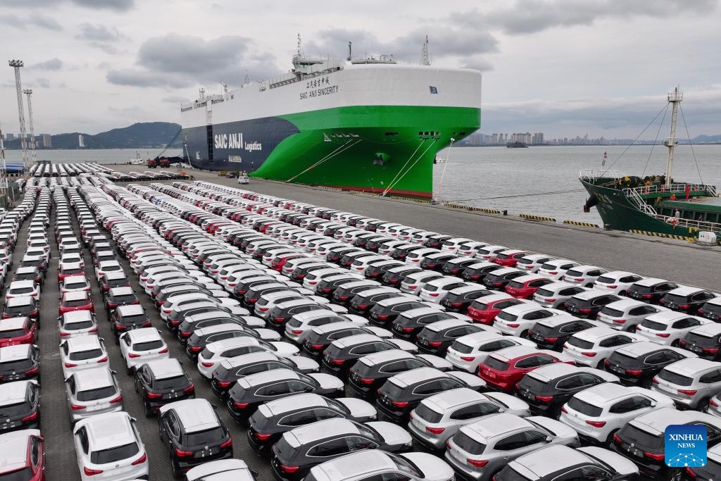 An aerial drone photo taken on Jan. 23, 2024 shows vehicles to be exported and SAIC Anji Sincerity ro-ro ship at Dongdu port area in Xiamen, southeast China's Fujian Province. More than 3,700 cars were loaded into the ro-ro ship at Dongdu port area in Xiamen on Tuesday. The ship will depart from Xiamen on January 24 for Europe, which will be the largest batch of automobile export by far from Xiamen Port on a single voyage.(Photo: Xinhua)