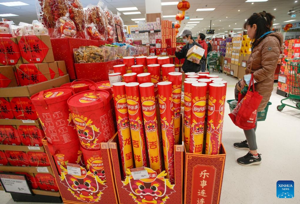 Customers shop for the upcoming Chinese Lunar New Year at a supermarket in Richmond, British Columbia, Canada, on Jan. 23, 2024.(Photo: Xinhua)