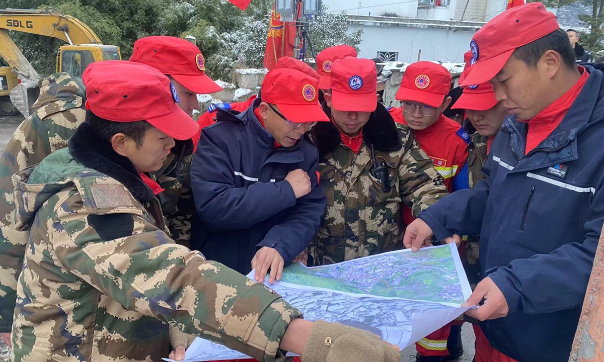 Engineers and workers from the China Anneng Construction Group join the rescue operation in the Liangshui village in Zhenxiong, Yunnan, after the landslide on January 22, 2024. Photo: VCG