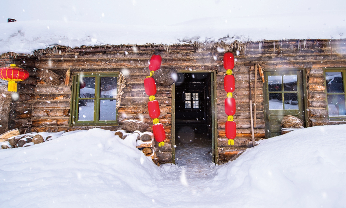 A cottage is covered with snow in Mudanjiang, Northeast China's Heilongjiang Province.Photo:VCG