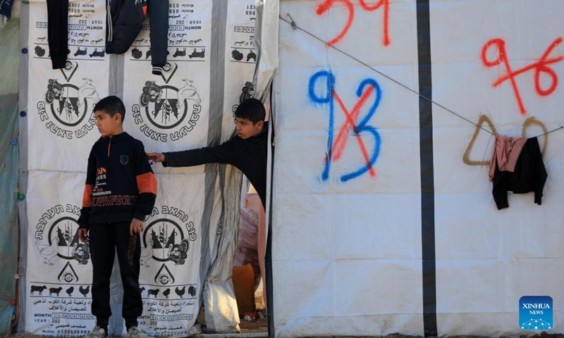 Children are seen at a temporary camp in the southern Gaza Strip city of Rafah, on Jan. 26, 2024. The Palestinian death toll from the ongoing Israeli attacks on the Gaza Strip has risen to 26,083 since Oct. 7, 2023, the Hamas-run Health Ministry said on Friday. (Photo by Yasser Qudih/Xinhua)