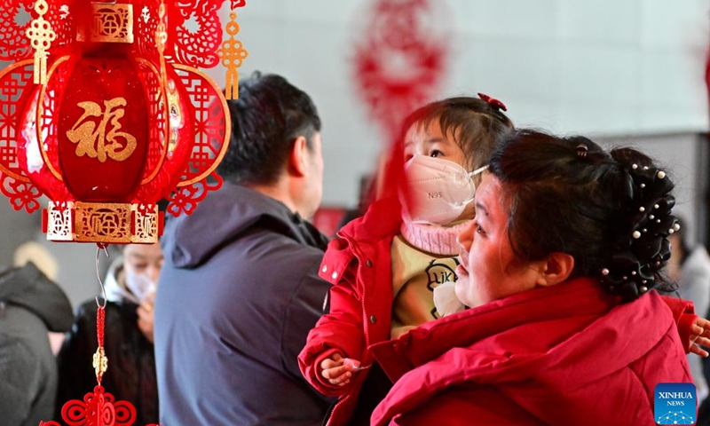 People select products during a fair in preparation for the upcoming Spring Festival at the Xinjiang International Convention and Exhibition Center in Urumqi, northwest China's Xinjiang Uygur Autonomous Region, Jan. 27, 2024. (Xinhua/Ding Lei)