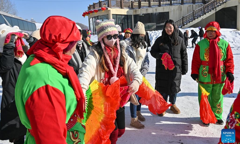 Taiwan students try Yangge dance in Shulan, northeast China's Jilin Province on Jan. 26, 2024. (Xinhua/Chen Yehua)