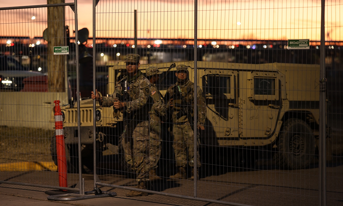 Texas National Guard soldiers wait nearby the boat ramp where law enforcement enter the Rio Grande at Shelby Park on January 27, 2024 in Eagle Pass, Texas, United States. Photo: VCG