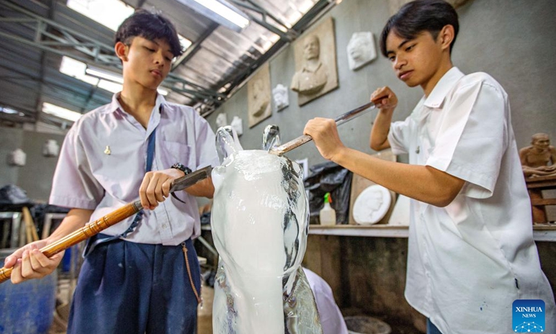 Students of Saowabha Vocational College carve an ice sculpture in Bangkok, Thailand, Jan. 22, 2024.(Xinhua/Wang Teng)