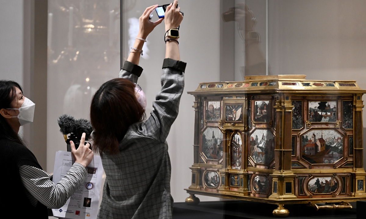 Visitors taking photo at the Hong Kong Palace Museum (HKPM) Photos: IC 
