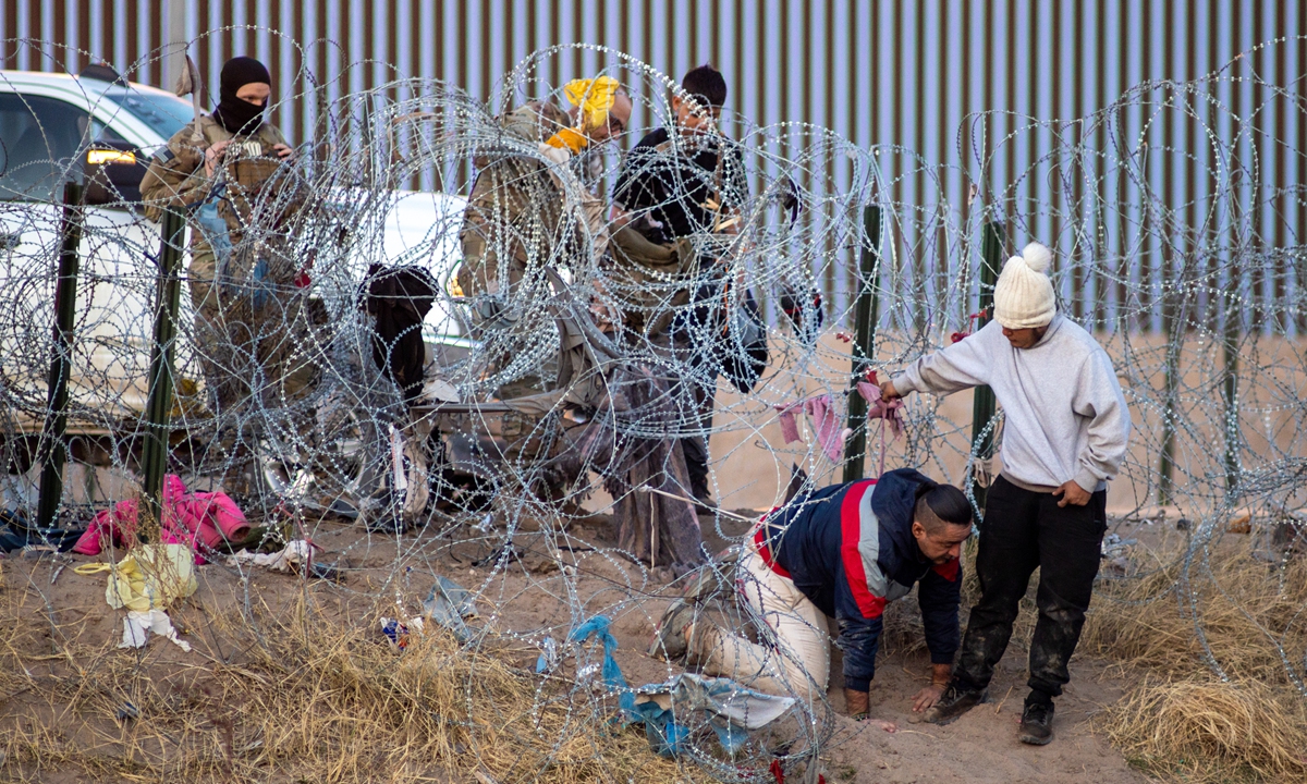 Migrants try to cross along razor wire to cross Texas border despite security measures in Ciudad Juarez, Mexico on January 29, 2024. The immigration issue has led to a crisis between the federal government and state authorities in Texas. Texas Republican governor, Greg Abbott, has called the growing influx of migrants 