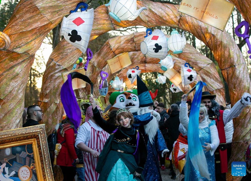 Visitors walk past lanterns during the International Lantern Festival Lanternia in Cassino, central Italy, Jan. 28, 2024. More than 300 Chinese lanterns made by artisans from Zigong, a southwest China's city famous for its lantern making, are exhibited here. Since its opening on Dec. 8, 2023, the lantern show has attracted approximately 80,000 visitors.(Photo: Xinhua)