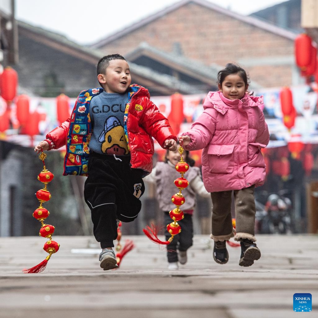 Children run in Yongxi ancient town in Dazu District of southwest China's Chongqing Municipality, Jan. 30, 2024. Decorations have been set up in the town to celebrate the upcoming Chinese Lunar New Year, or the Spring Festival.(Photo: Xinhua)