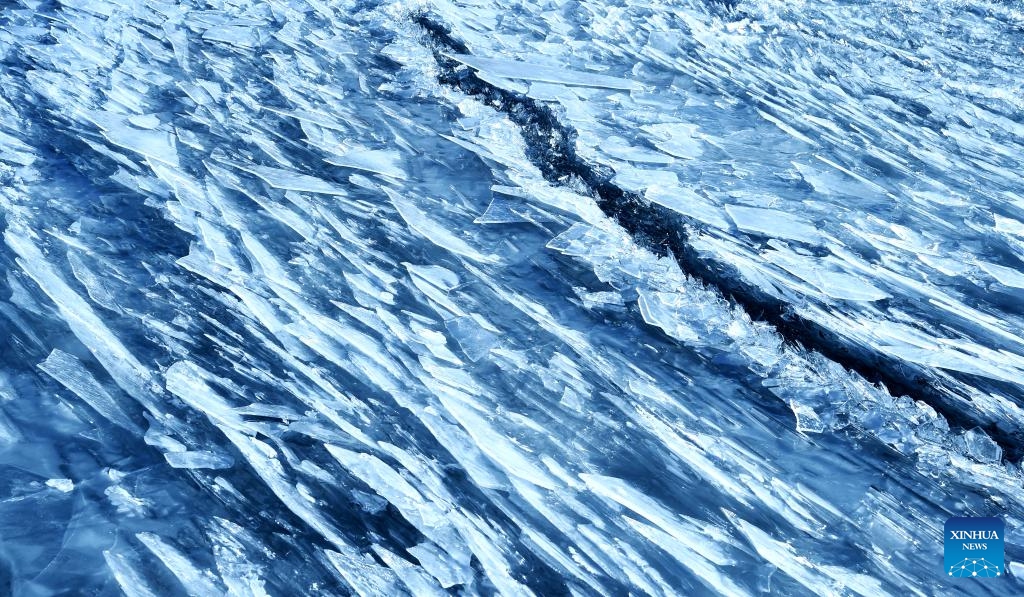 This photo taken on Jan. 29, 2024 shows piled-up ice in a wavy pattern on the Mapam Yumco Lake in Burang County of Ngari Prefecture, southwest China's Xizang Autonomous Region. Located on an altitude of 4,588 meters, the Mapam Yumco Lake is considered one of the three sacred lakes in Xizang.(Photo: Xinhua)