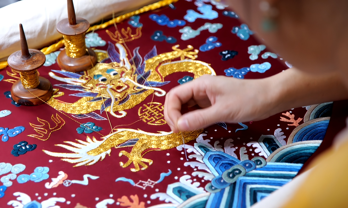 A piece of Beijing Embroidery portraying a Chinese dragon Photo: Courtesy of Tian Peng