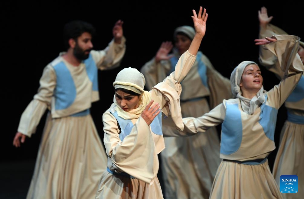 Performers dance during the 42nd Fadjr International Theater Festival in Tehran, Iran, Jan. 29, 2024.(Photo: Xinhua)