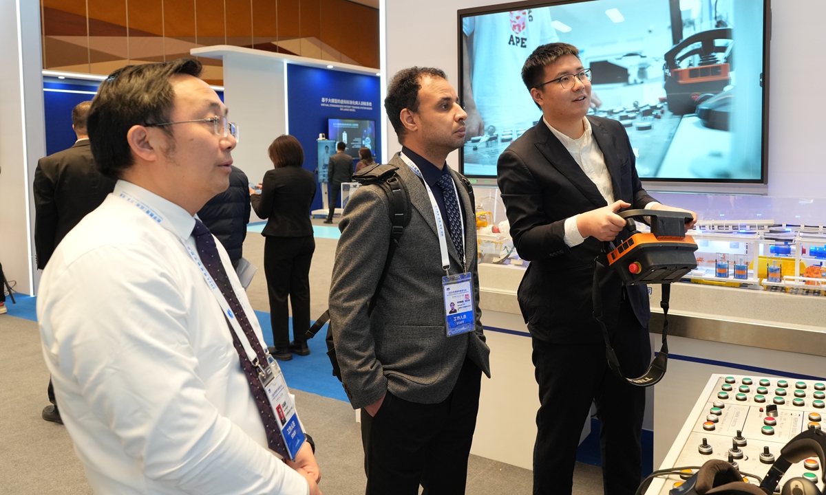 Visitors observe the tunnel-boring simulation system at the WDEC   Photo: Courtesy of the Ministry of Education