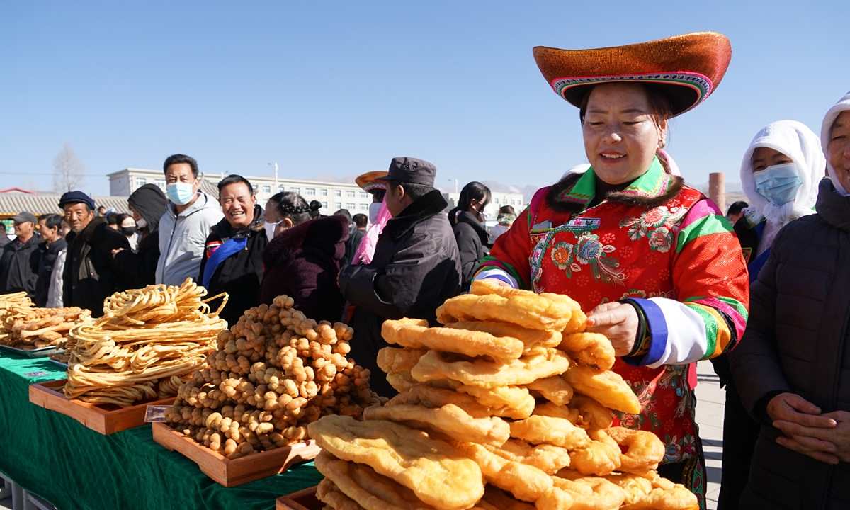 People from the Tu ethnic group display the traditional fried foods they prepare for the Spring Festival at a tradtional food competition in Haidong, Northwest China's Qinghai Province, on January 29, 2024. Photo: VCG