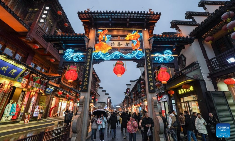 People visit the Fuzi (Confucius) Temple scenic area in Nanjing, east China's Jiangsu Province, Feb. 1, 2024. About 330 sets of festive lanterns will decorate seven urban areas of Nanjing during the upcoming Chinese New Year.(Photo: Xinhua)