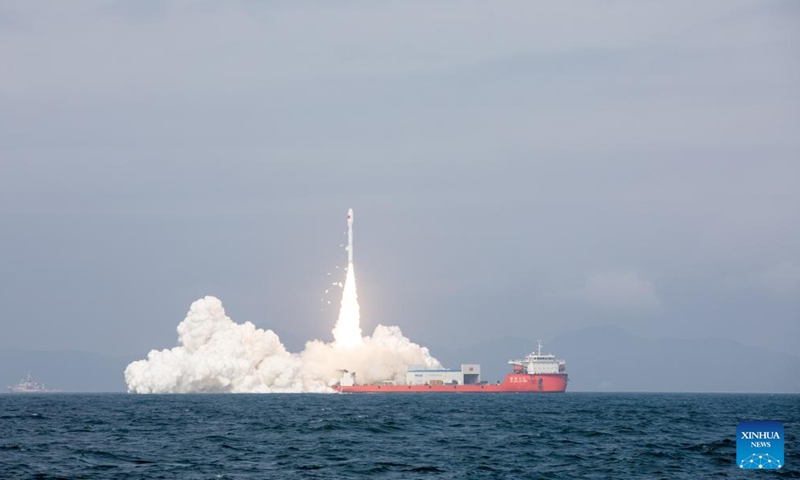 Um foguete lançador Smart Dragon-3 (SD-3) transportando nove satélites é lançado das águas da costa de Yangjiang,<strong>bestonlinegamblinggames -</strong> uma cidade no sul da província de Guangdong, na China, em 3 de fevereiro de 2024. O Taiyuan Satellite Launch Center lançou o foguete às 11:06 (horário de Pequim) no sábado. Os nove satélites foram enviados com sucesso para a órbita planejada. (Foto por An Di/Xinhua)
