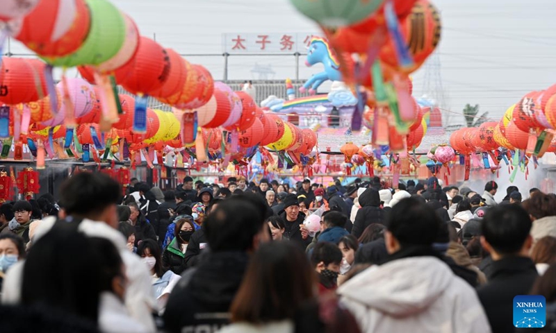 People visit a fair in Sicundian Town of Wuqing District, north China's Tianjin, Feb. 4, 2024.A fair was held in Sicundian Town to greet the upcoming Chinese New Year, attracting locals to buy traditional Spring Festival goods and specialties and watch performances. (Xinhua/Li Ran)