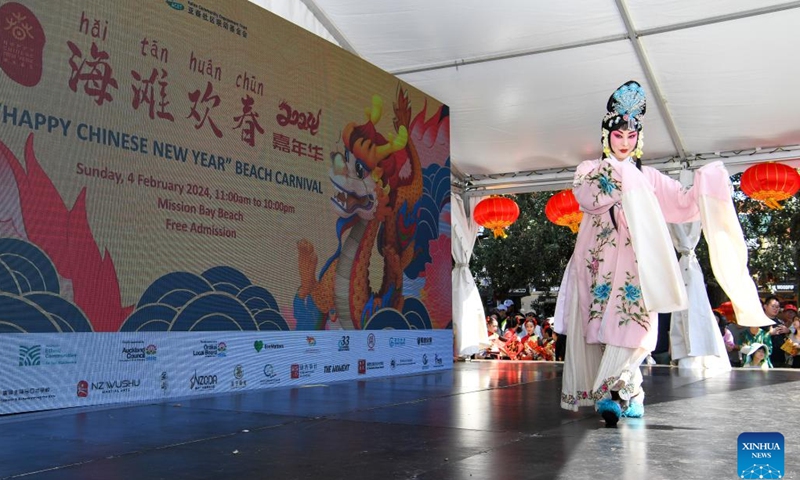 An actor performs Peking Opera during the Happy Chinese New Year Beach Carnival in Auckland, New Zealand, Feb. 4, 2024. The Happy Chinese New Year Beach Carnival, co-hosted by the China Cultural Centre in Auckland and the Asian Community Engagement Trust, was held at the Mission Bay Beach in Auckland on Sunday. (Xinhua/Guo Lei)