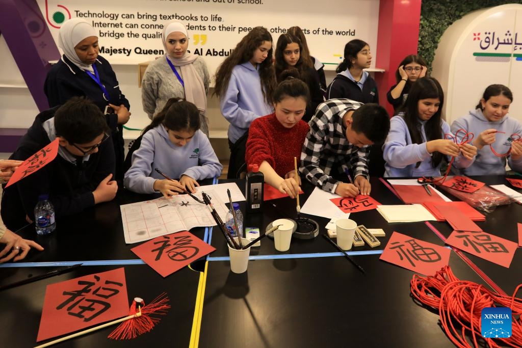 Students from a local school learn Chinese calligraphy during a cultural event to celebrate the upcoming Chinese Lunar New Year in Amman, Jordan, Feb. 4, 2024.(Photo: Xinhua)