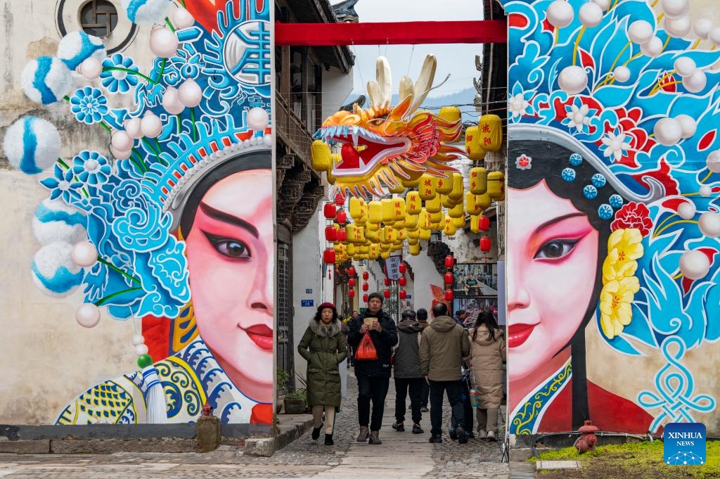 People visit the Poyang ancient street in Jinhua, east China's Zhejiang Province, Feb. 5, 2024.(Photo: Xinhua)