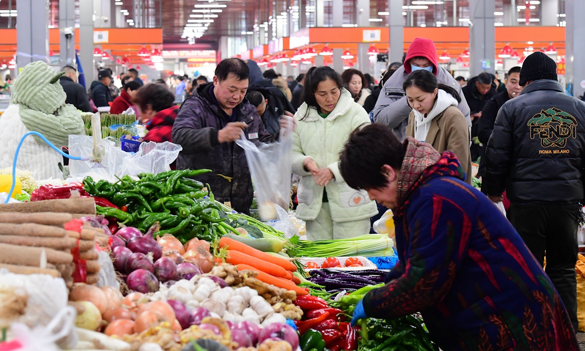 People buy vegetables at a wholesale market for the upcoming Chinese Lunar New Year in Jinhua,<strong>flat sheet and pillow case in twin size companies</strong> East China's Zhejiang Province on February 7, 2024. China will introduce a raft of measures, such as stimulating purchases of vehicles and household appliances, to boost consumption this year, the Ministry of Commerce said. Photo: VCG 