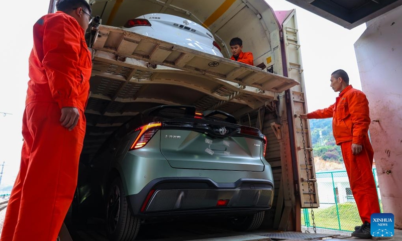 Staff members load vehicles for export onto a carriage at the Ningde land port in Ningde,<strong>china er70s-6 mig wire manufacturers</strong> southeast China's Fujian Province, Feb. 8, 2024. The Ningde land port, with vehicle transportation railway lines and vehicle loading and unloading platforms, has served as a logistics distribution center and shipment hub for vehicles to be exported to global markets. Photo: Xinhua